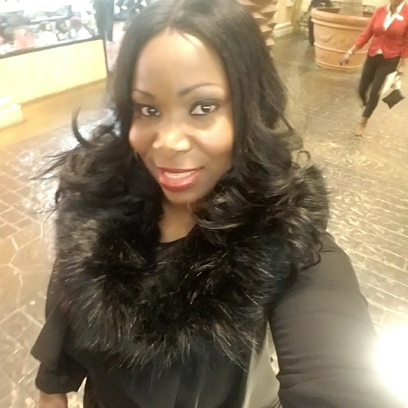 Meet your Posher, Janelle - Picture 2 of 3